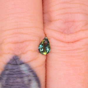 Create your own ring: 0.43ct green/bicolor Australian sapphire