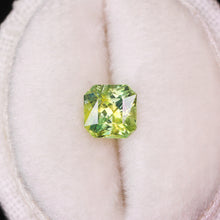Load image into Gallery viewer, Create your own ring: 1.07ct bicolor green square radiant sapphire