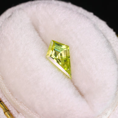 Create your own ring: 0.75ct green kite sapphire