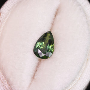 Create your own ring: 0.91ct green/bicolor pear sapphire