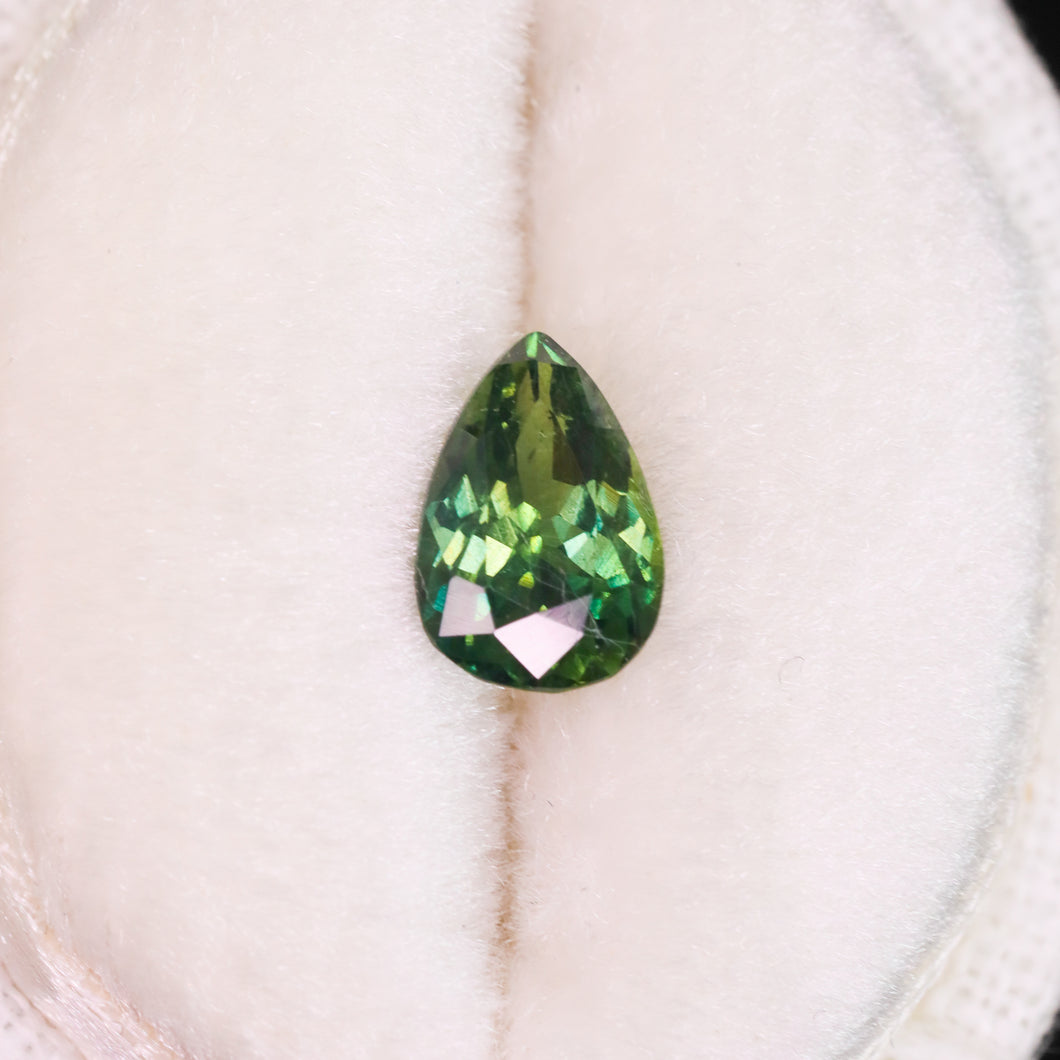 Create your own ring: 0.91ct green/bicolor pear sapphire