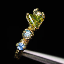 Load image into Gallery viewer, Luna Rose: 14k Starbrite Australian sapphire 5-stone ring (ooak)