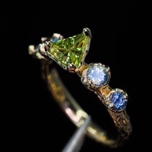 Load image into Gallery viewer, Luna Rose: 14k Starbrite Australian sapphire 5-stone ring (ooak)