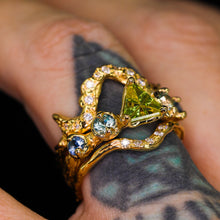 Load image into Gallery viewer, Luna Rose: 14k Starbrite Australian sapphire 5-stone ring (ooak)