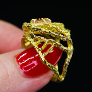 "Lýsa" 18K lab sapphire & diamond shield ring