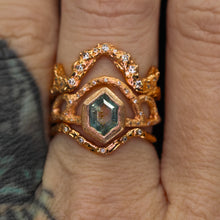 Load image into Gallery viewer, Calendula ring setting