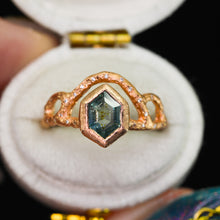 Load image into Gallery viewer, Calendula ring setting