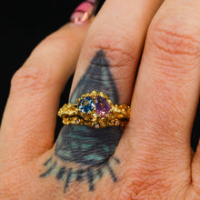 Load image into Gallery viewer, Reverie toi et moi: 14k yellow gold sapphire ring (one of a kind)