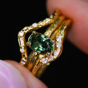 "Nereida" 14k gold green/parti sapphire ring (ooak)