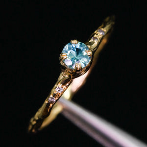 Magnolia ring petite round with one of a kind sapphires (Limited Edition)