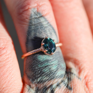 Sonnet ring with teal sapphire in 14K rose gold (one of a kind)