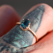 Load image into Gallery viewer, Sonnet ring with teal sapphire in 14K rose gold (one of a kind)