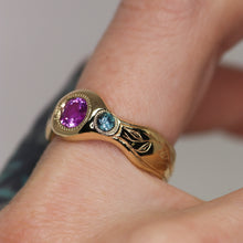 Load image into Gallery viewer, Tendril: 14K Madagascar sapphire signet ring (one of a kind)